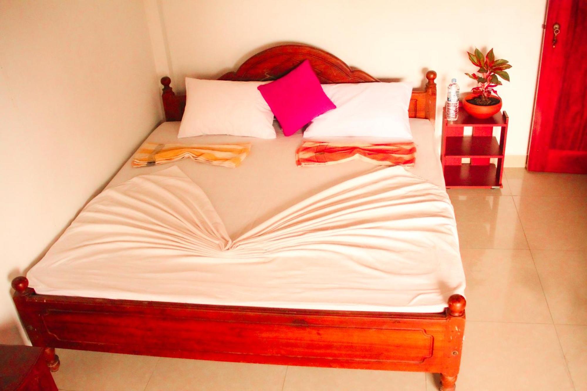 Golden Town Hostel Tangalle Exterior photo