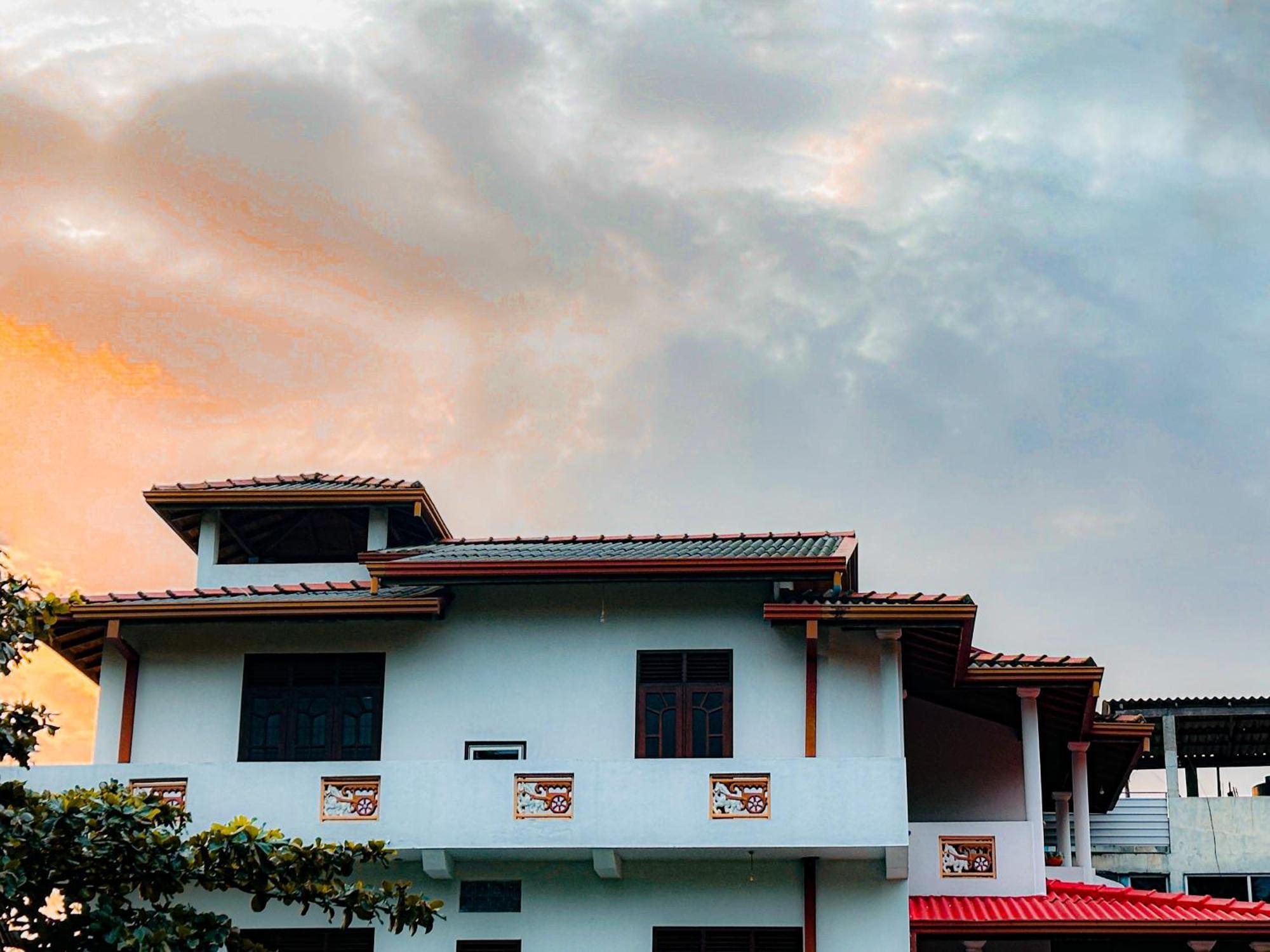 Golden Town Hostel Tangalle Exterior photo