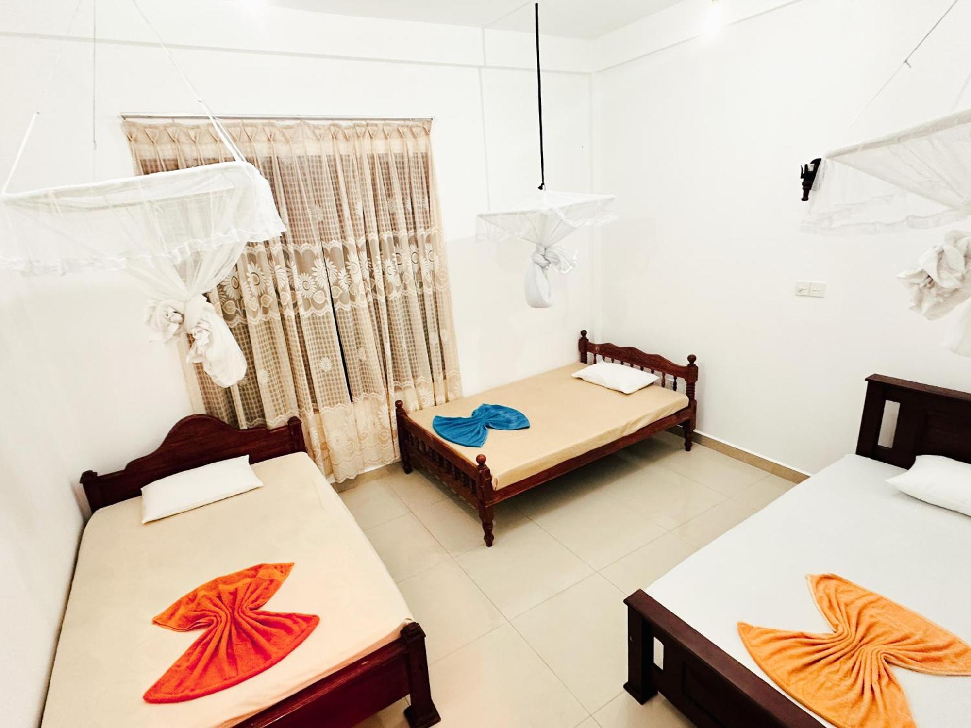 Golden Town Hostel Tangalle Exterior photo