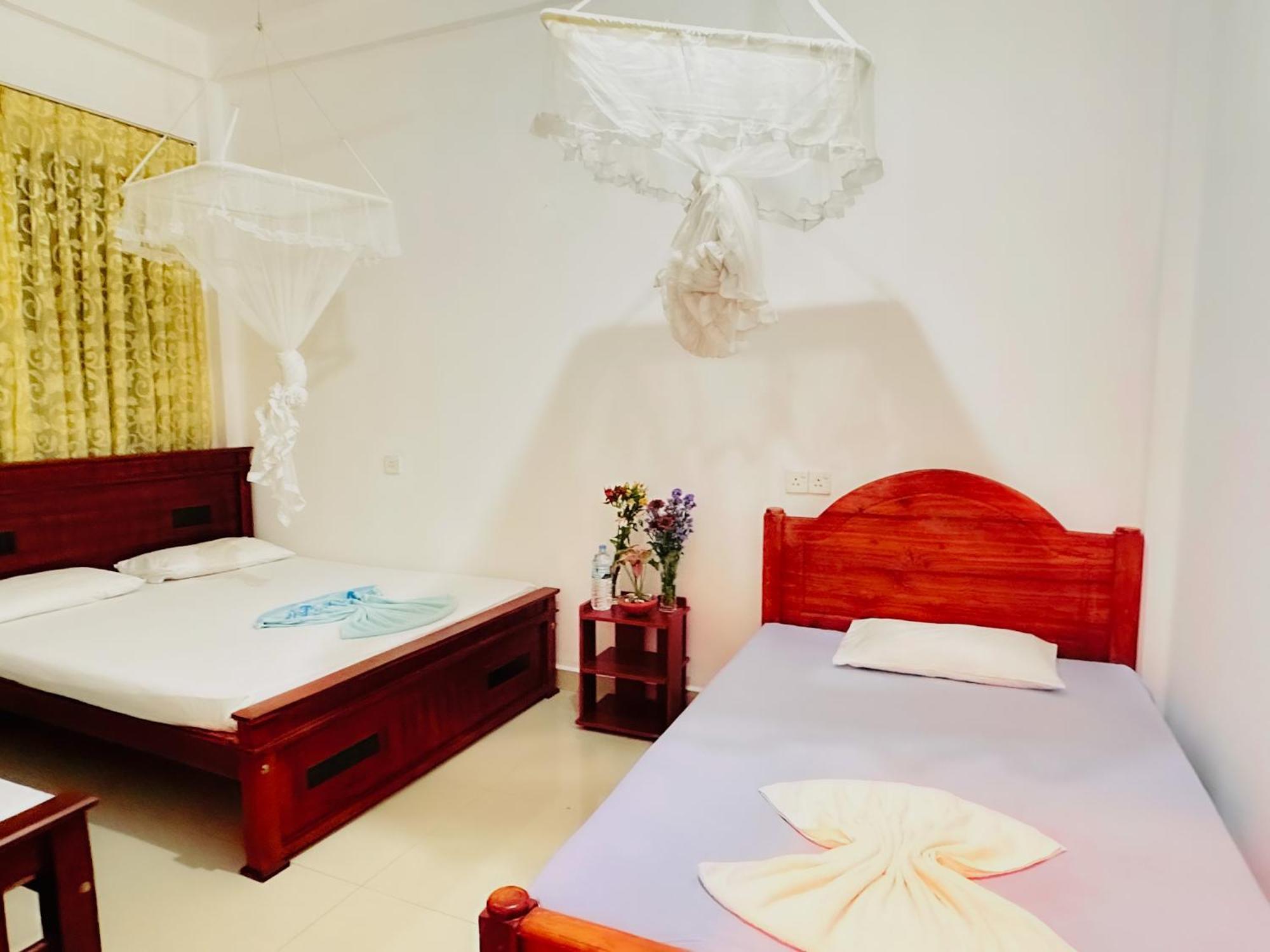 Golden Town Hostel Tangalle Exterior photo
